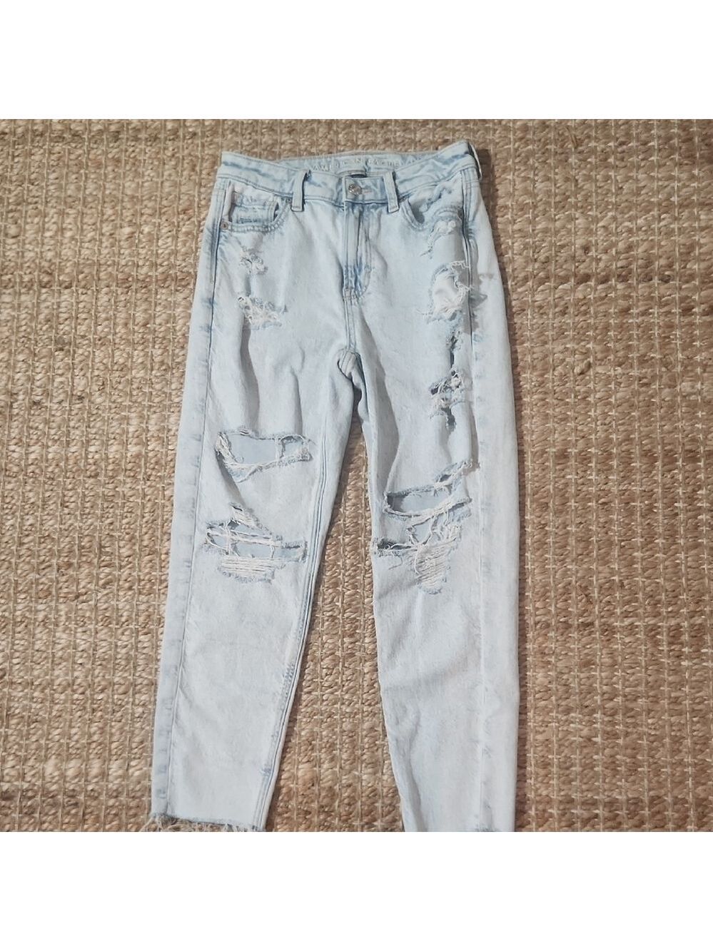 American Eagle Outfitters Light Wash Ripped Mom Fit Size 0 Ankle Jeans